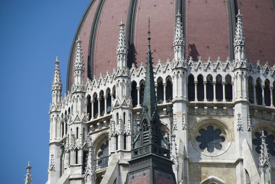 kuppel des parlaments von budapest