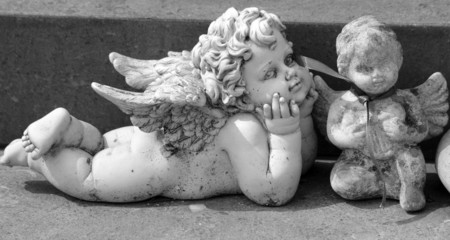 angelic figurines on tomb