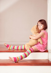 Naklejka premium little girl hug teddy bear