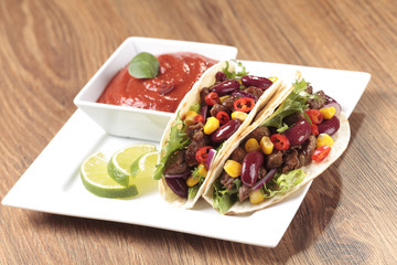 taco with beef and vegetables
