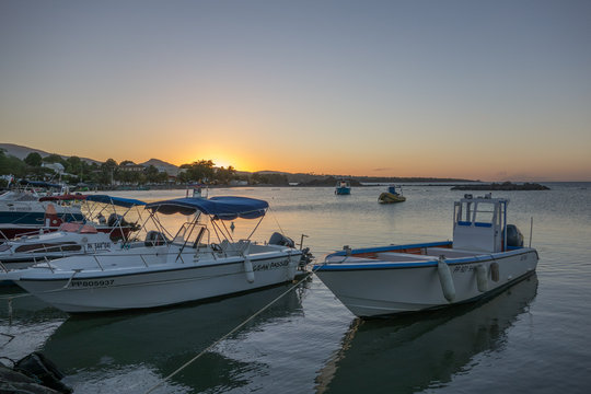 Coucher de soleil sur le port de Sainte Rose