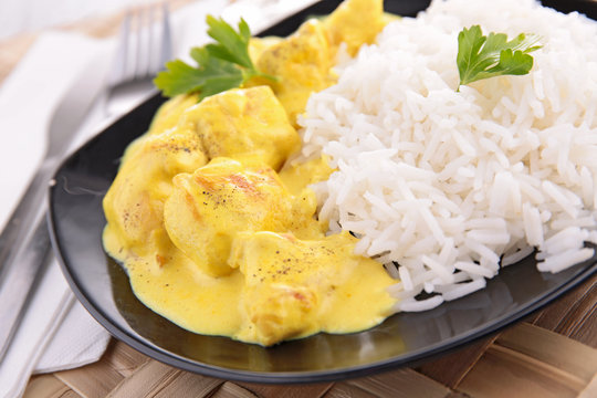rice and chicken curry sauce