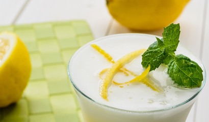 Sorbetto al limone, close-up, fuoco selettivo