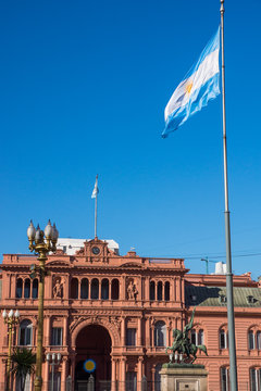 Casa Rosada and an argentinean flag