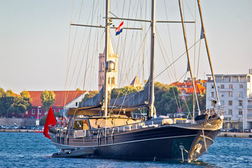 Obraz premium Sailboat in town of Zadar