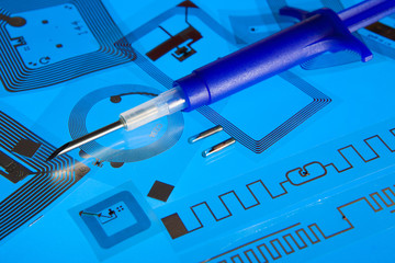 RFID implantation syringe and RFID tag