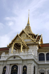 Fototapeta premium Chakri Maha Prasat Hall at Gland Palace in Bangkok, Thailand