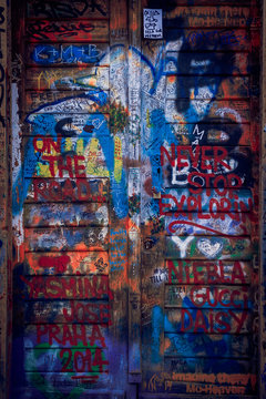 Graffiti sur une porte