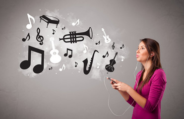 Beautiful young woman singing and listening to music with musica