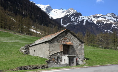 Fototapeta na wymiar Grange à l'alpage.