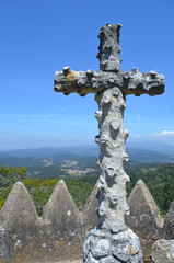 steinernes Kreuz auf der Einsiedelei im Mata do Bussaco