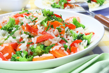 Rice with broccoli, onions, carrots and paprika