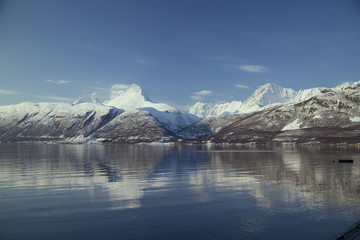 Obraz premium Norwegischer Fjord im Winter