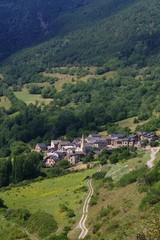 Fototapeta na wymiar village des Pyrénées espagnoles