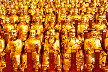 Obraz premium Gold statues of the Lohans