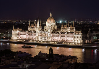 Fototapeta premium Hungarian Parliament Building at night. Budapest, Hungary