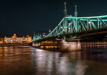 Obraz premium Liberty Bridge over Danube river in Budapest, Hungary