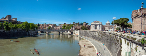 Château saint ange et le Tibre - Rome