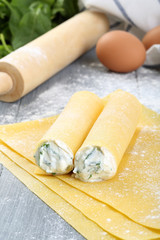 cannelloni ripieni preparazione pasta fatta a mano 