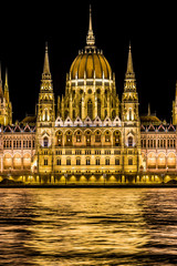 Fototapeta premium Budapest Parliament building in Hungary at twilight.
