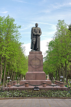 monument to Major General Gurtev. Russia. city Orel.