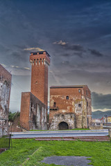 Cittadella: Old building along the river arno