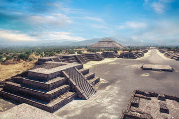 Teotihuacan, Mexico, Pyramid of the sun and the avenue of the De