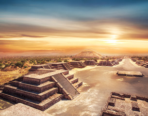 Teotihuacan, Mexico, Pyramid of the sun and the avenue of the De