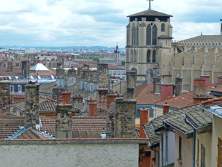 Toits et chemin&eacute;es