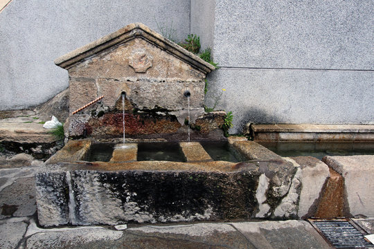 Fuente p&uacute;blica, Gargantilla, C&aacute;ceres, Espa&ntilde;a