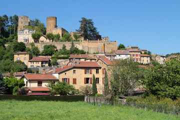 Vue générale du village et du chateau de Chatillon