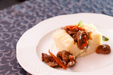 mashed potatoes with meat