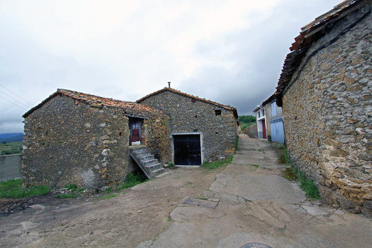 Calle con corrales de Gargantilla, C&aacute;ceres, Espa&ntilde;a