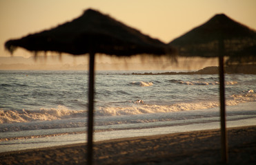 Marbella plaża zachód tło wakacje żółty słońce parasol