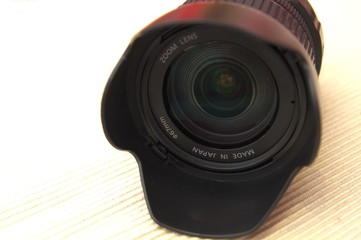 DSLR standard zoom lens