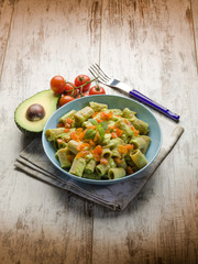 pasta with avocado and tomatoes