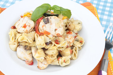 salade de pâtes et poulet