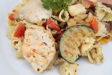 salade de pâtes et poulet