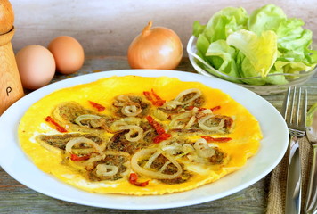 Maultaschen geröstet mit Ei und Salat