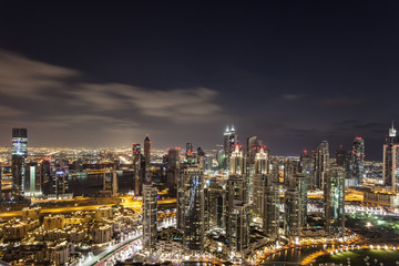 Fototapeta na wymiar Skyline von Downtown Dubai bei Nacht
