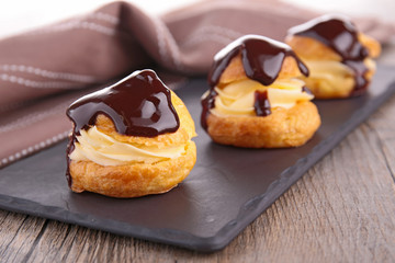 chocolate porfiterole