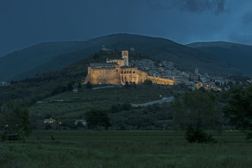 Fototapeta premium Sacro Convento in Assisi nachts, Umbrien, Italien