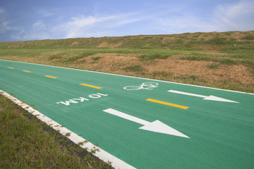 Green bicycle track with sign at 10 Kilometre
