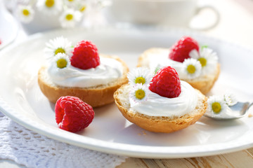 Butter buns with fruity creamy cheese and fresh raspberry