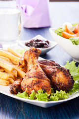 Chicken drumsticks with chips