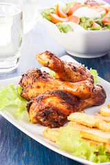 Chicken drumsticks with chips