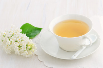 Obraz na płótnie Canvas White lilac and tea