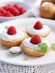 Butter buns with fruity creamy cheese and fresh raspberry