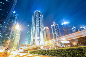 Fototapeta na wymiar futurystyczne budynki miejskie w nocy