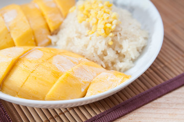 mango with sticky rice